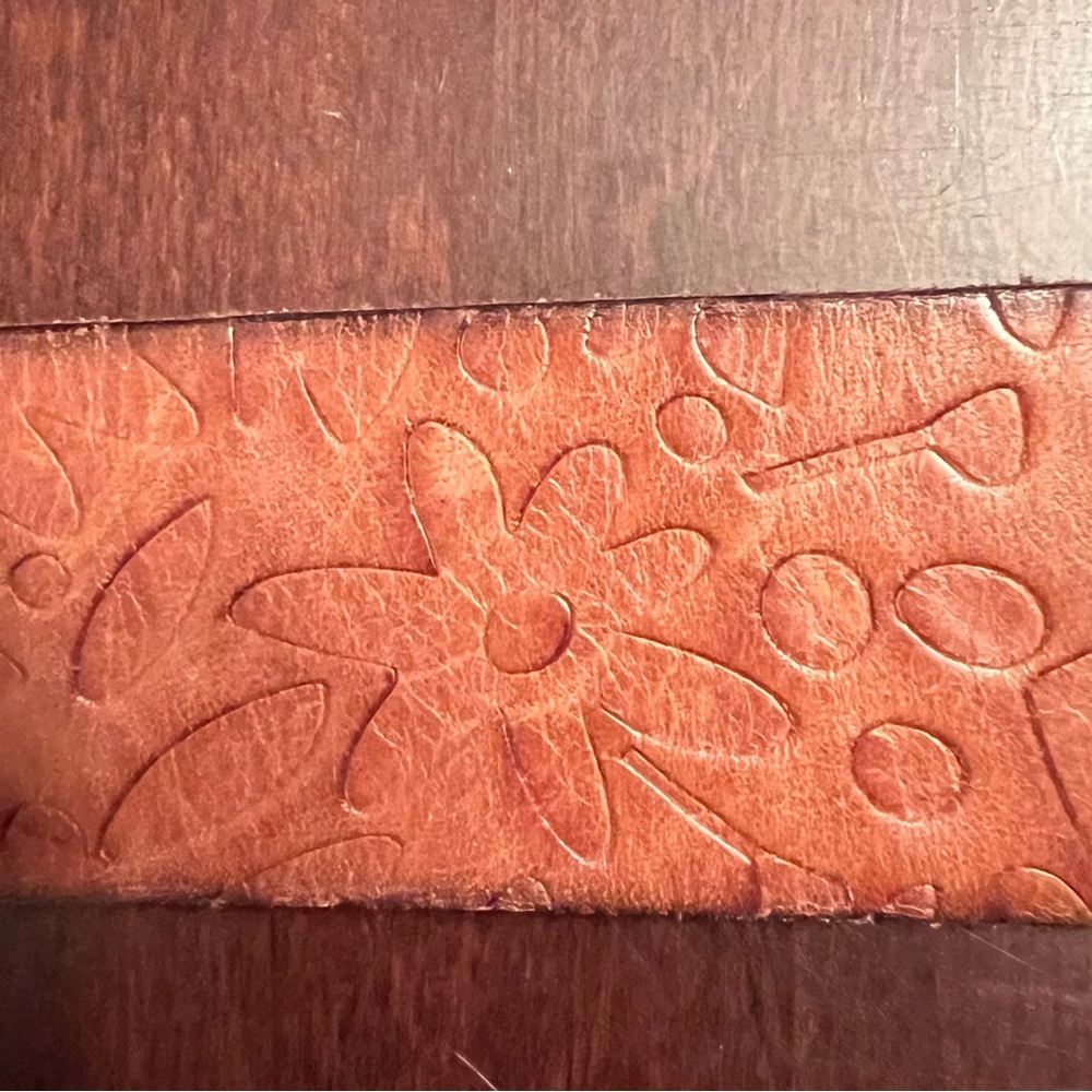 Fossil brown leather floral embossed belt EUC - Picture 2 of 7